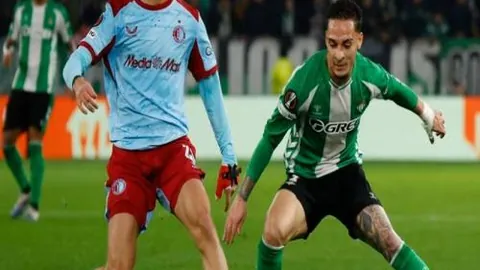 “亚冬会璀璨开启：全球高手齐聚冰雪盛事，携手共创辉煌前程”